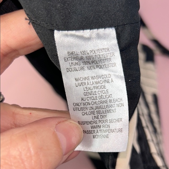 House of Harlow Black and Gold Geometric Women's Top - Picture 6 of 8